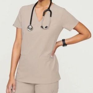 FIGS womens boulder casma - Three-Pocket Scrub Top - XS